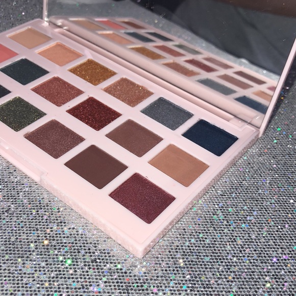 🌸Ciate London Editor Palette - New England - Picture 5 of 8